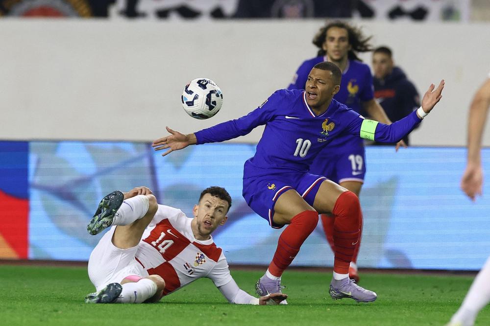 篮球湖人球迷热情支持球队